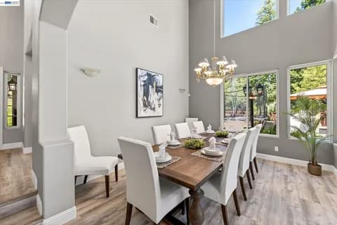 Property view 3 for 8303 Regency Dr