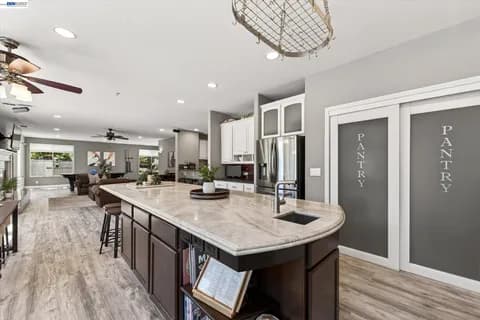 Property view 1 for 8303 Regency Dr