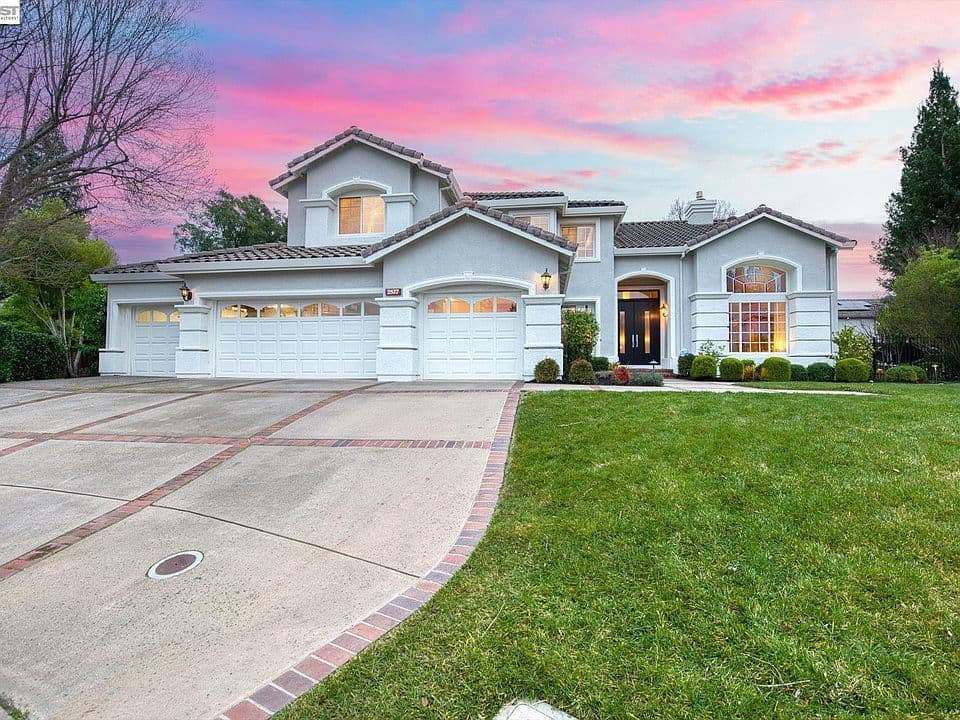 Listing imagery for 2577 Arlotta Pl