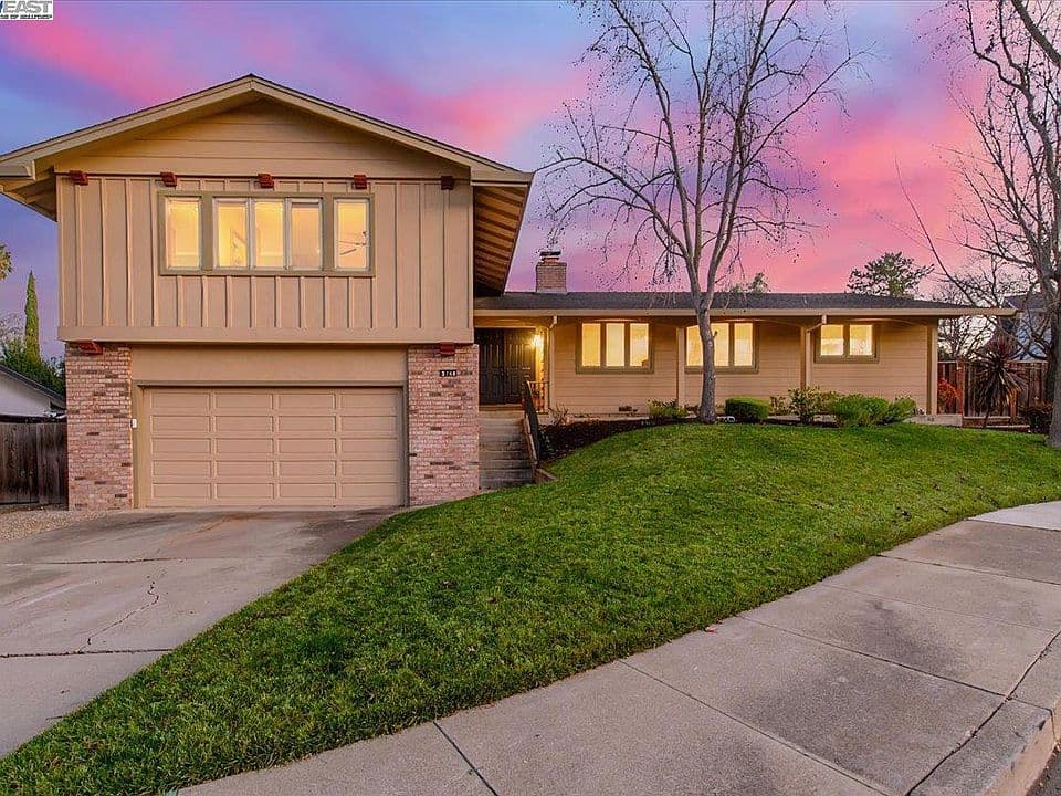 Listing imagery for 3746 Riesling Ct