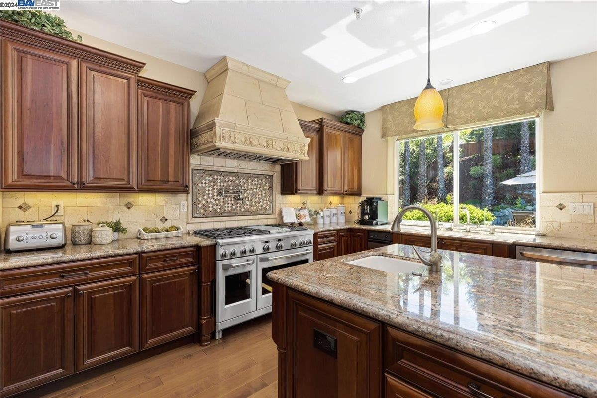 Listing imagery for 2769 Lylewood Dr