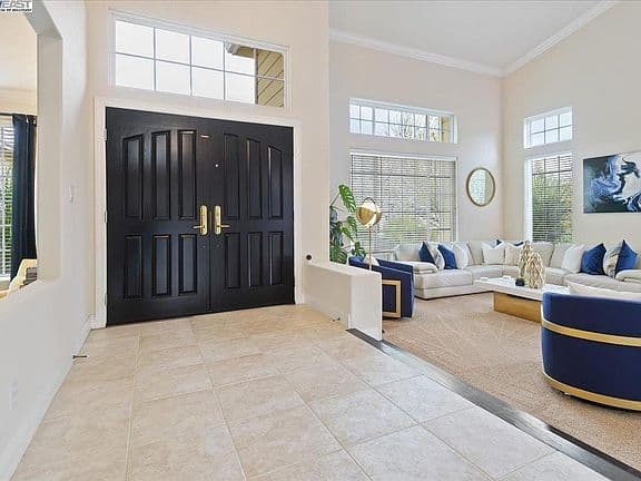 Property view 3 for 8213 Regency Dr