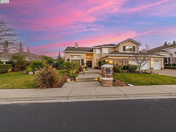 Property view 2 for 8213 Regency Dr